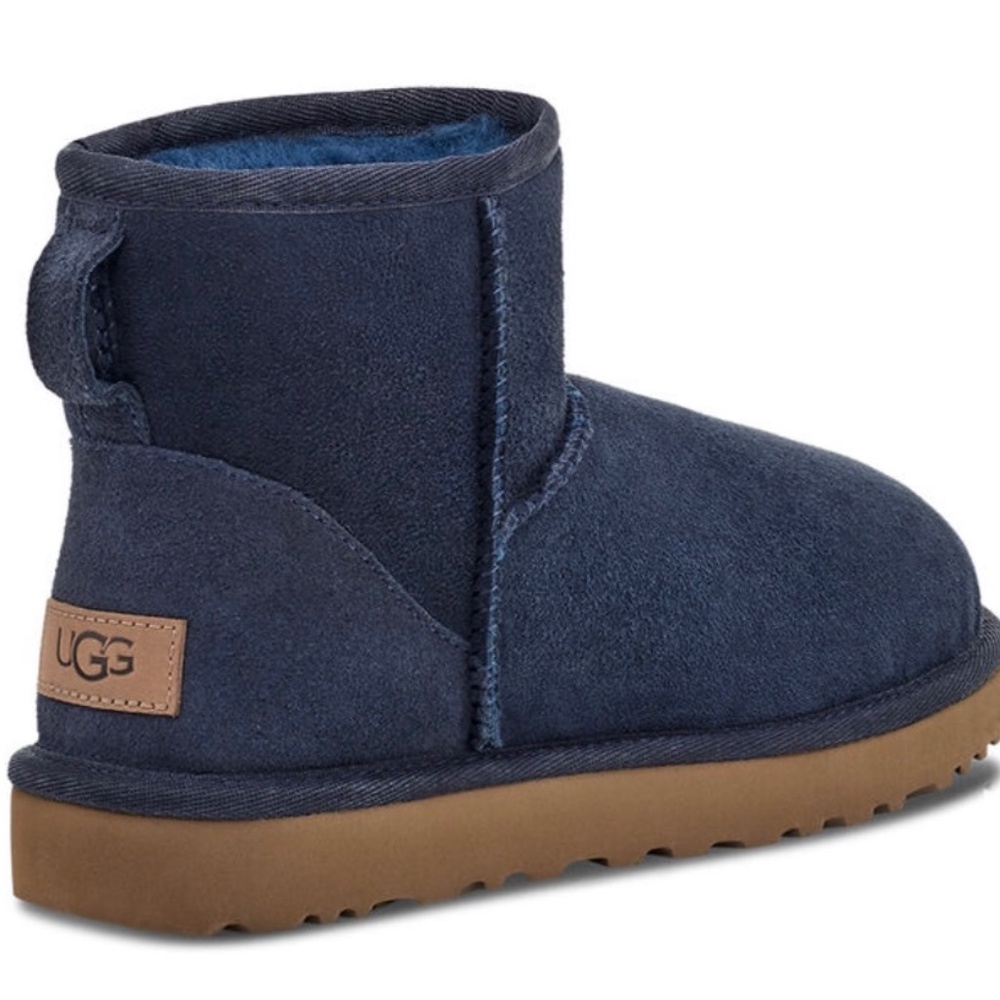 New Women’s Ugg Classic Mini II Cozy Lamb Shearling Fur Treadlite Sole Navy Sz 7